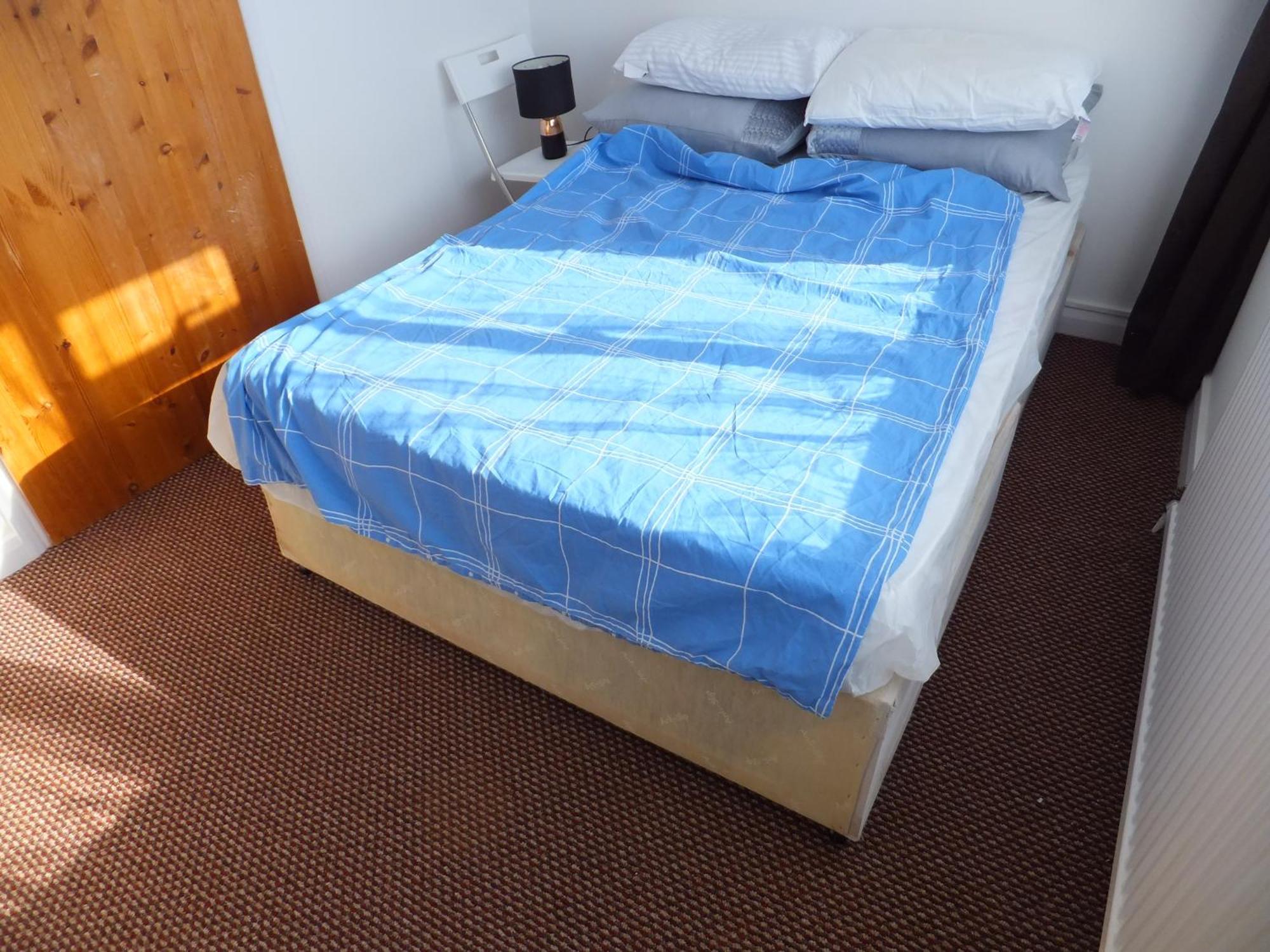 Many Worlds Meet: Spacious Family Stay near Wimbledon & London Croydon Exterior photo