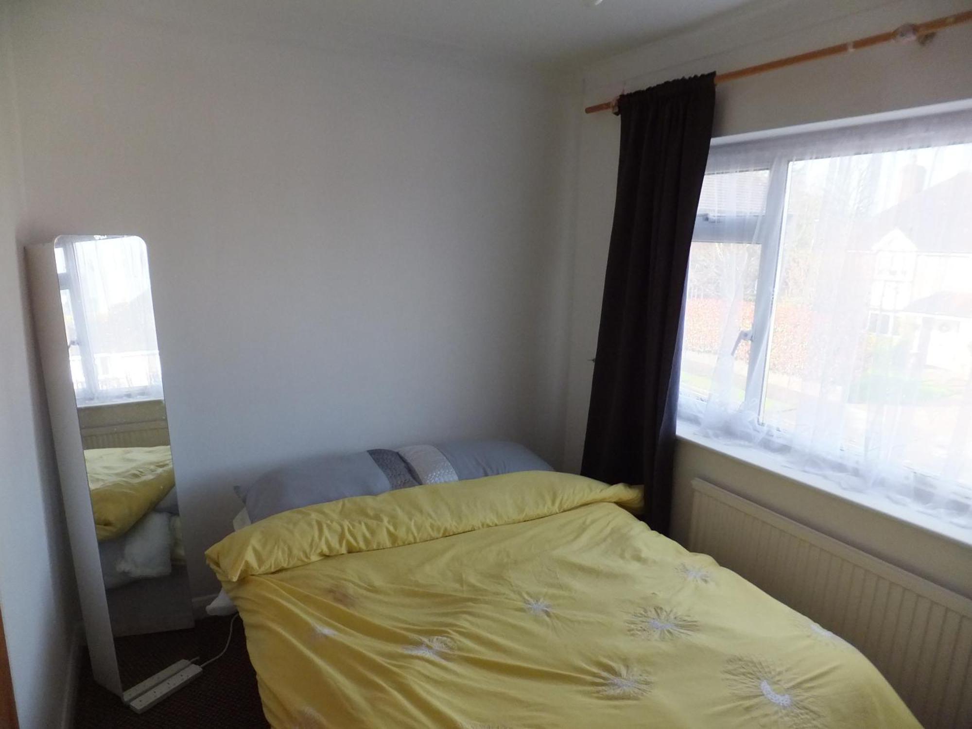 Many Worlds Meet: Spacious Family Stay near Wimbledon & London Croydon Room photo